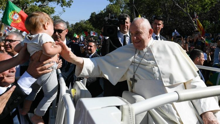 Nghi thức ch&agrave;o đ&oacute;n của Đại hội GTTG Lisbon