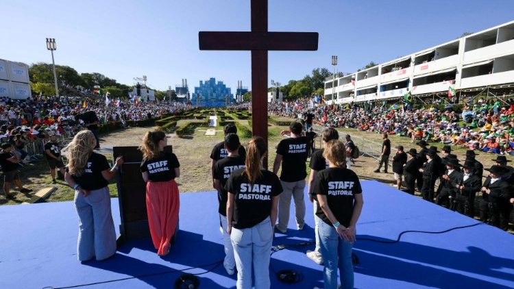 Msalaba wa Siku ya vijana katikati