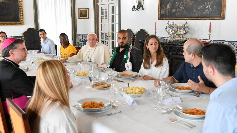 O Papa no almoço com os jovens
