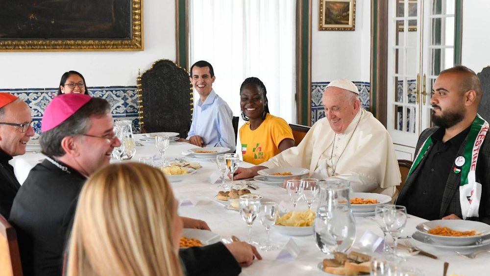 Déjeuner du Pape François avec les jeunes lors des JMJ de Lisbonne