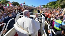 2023.08.04  Vijana wako tayari katika Njia ya Msalaba na Papa Francisko