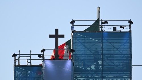 Kř&iacute;žov&aacute; cesta na Světov&yacute;ch dnech ml&aacute;deže zpř&iacute;tomnila křehkost tohoto světa