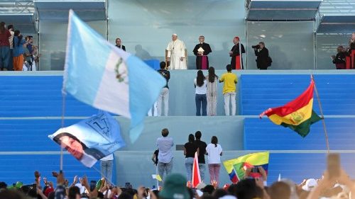 क्रूस रास्ता प्रार्थना में संत पापा : येसु हमारे साथ यात्रा करना जारी रखते हैं