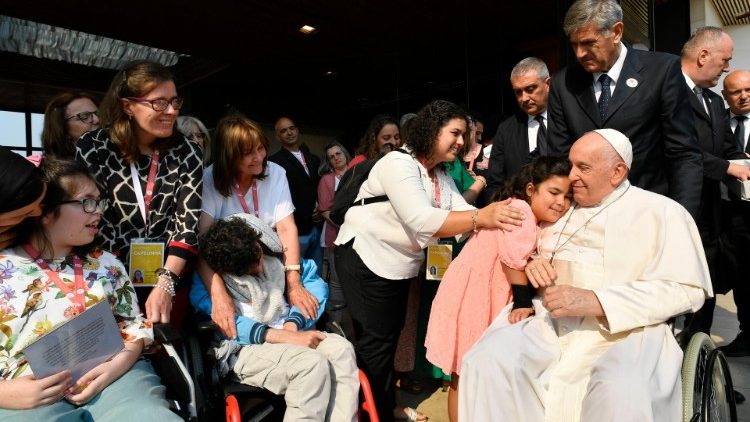 Papež zdrav&iacute; nemocn&eacute;