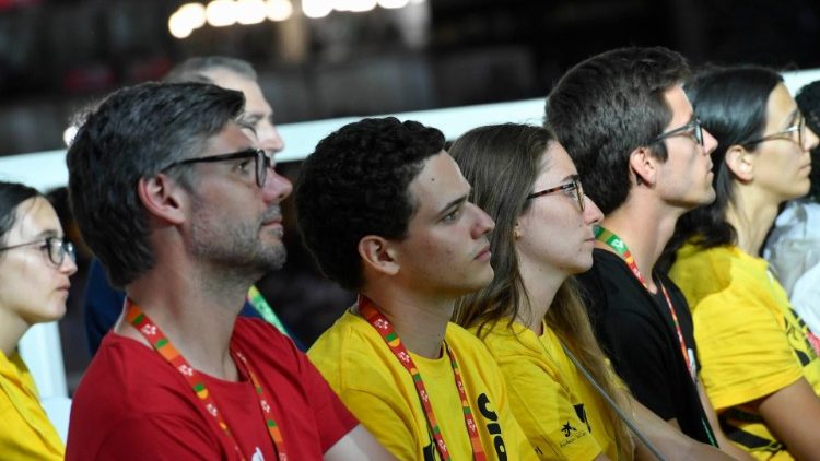 Vijana wanapaswa kuwa ni mashuhuda wa furaha na matumaini