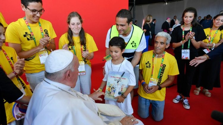 Papa me fëmijët e të rinjtë