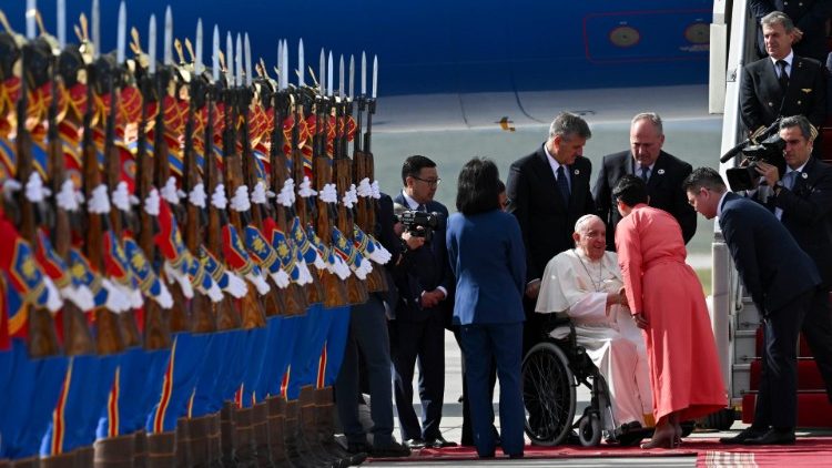 2023.09.01 Viaggio Apostolico in Mongolia - Arrivo e Accoglienza Ufficiale
