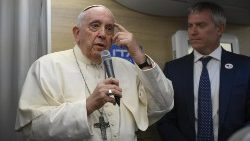 Pozdrav novinárom na palube lietadla