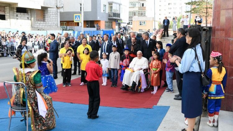 2023.09.01 Viaggio Apostolico in Mongolia - Arrivo alla Prefettura Apostolica