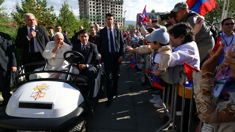 2023.09.02 Viaggio Apostolico in Mongolia - Incontro Autorita'