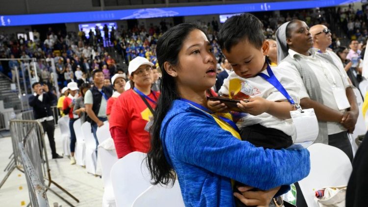 Waamini waliudhuria misa 