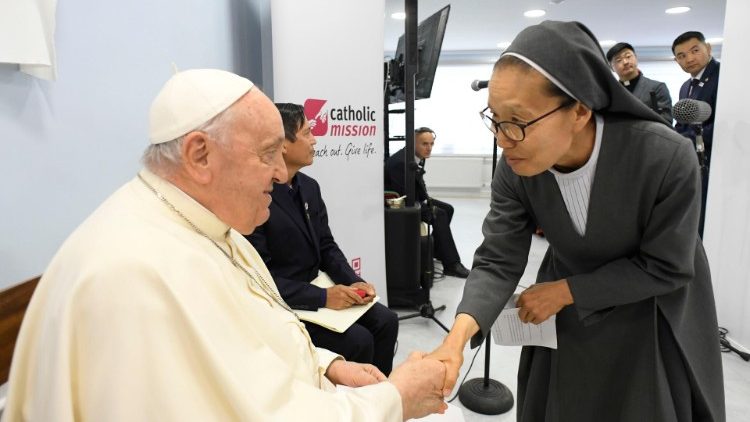 Sơ Veronica Kim, dòng Saint Paul de Chartres