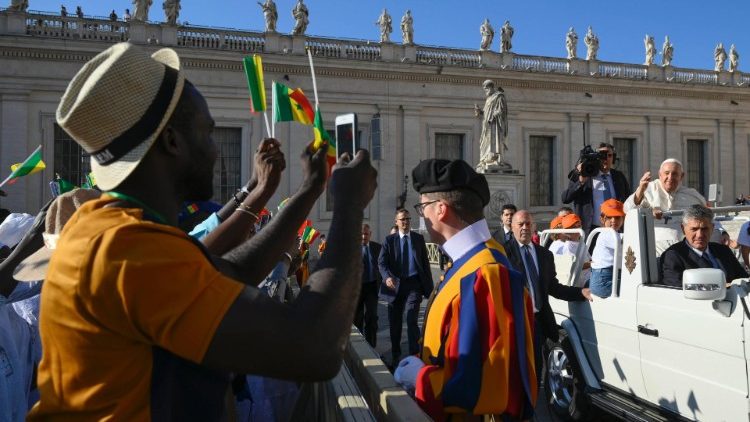 Waamini kutoka pande za dunia katika Katekesi ya Papa