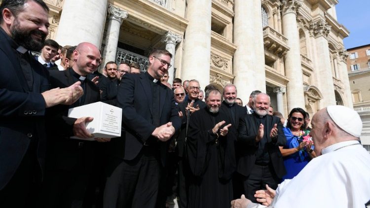 O momento ao final da Audiência Geral desta quarta (13)