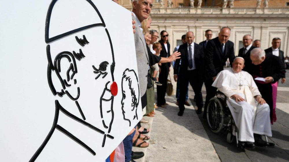 O encontro do Papa com os voluntários da associação "Nasi rossi con il cuore" (Narizes vermelhos com o coração)