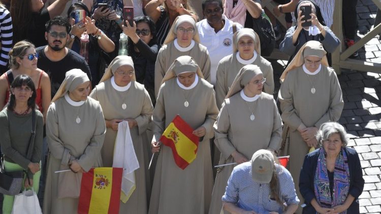 Waamini, walei na watwa wengi kutoka kila pande za dunia katika sala ya Malaika wa Bwana 