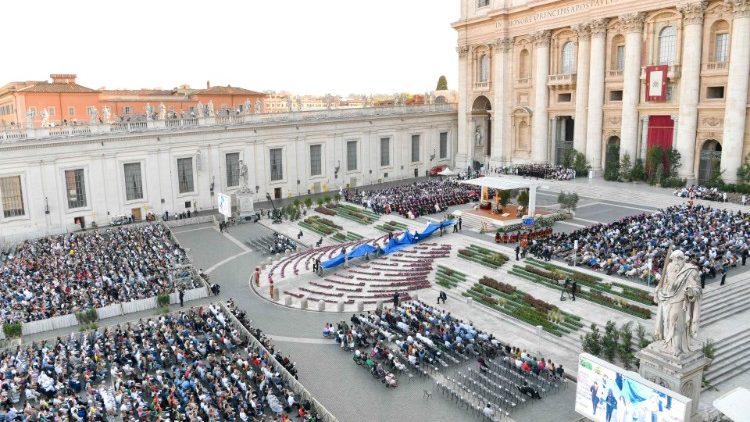 La veillée de prière place Saint-Pierre, samedi 30 septembre.