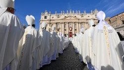 2023.10.04 Santa Messa con i nuovi Cardinali e il Collegio Cardinalizio Apertura dellâ  Assemblea generale ordinaria del Sinodo dei Vescovi