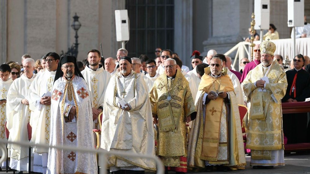 Vyskupai sinodo asamblėjos atidarymo mišiose