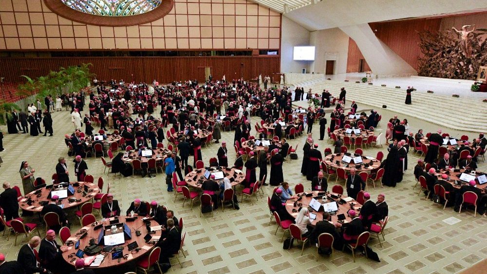 Påven Franciskus öppnar synodens arbete onsdagen den 4 oktober och uppmanar deltagarna om att lyssna och fasta från massmedia 