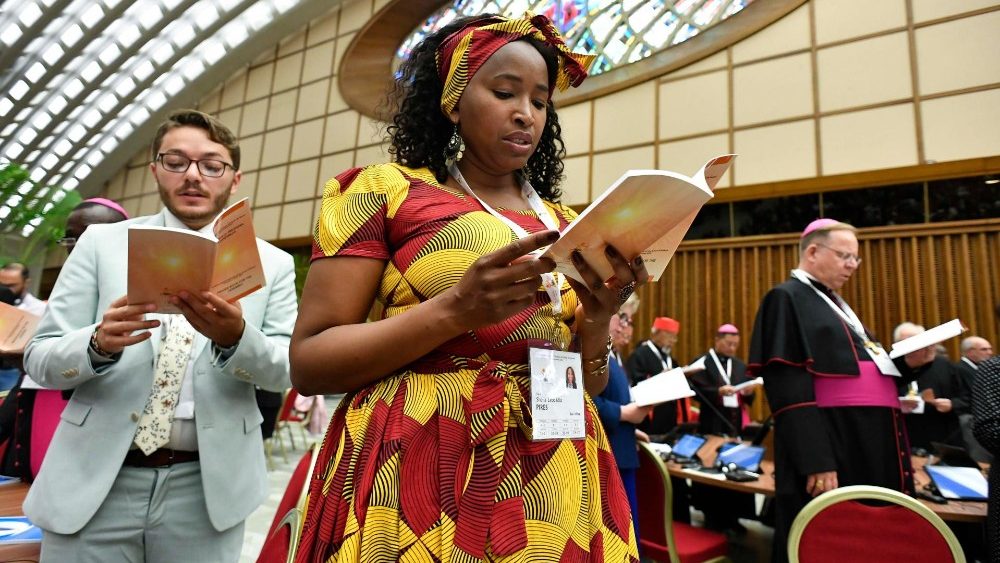 Påven Franciskus öppnar synodens arbete onsdagen den 4 oktober och uppmanar deltagarna om att lyssna och fasta från massmedia 