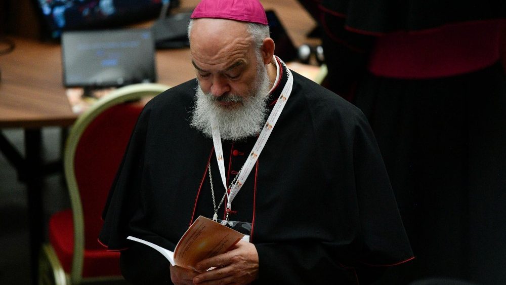 Påven Franciskus öppnar synodens arbete onsdagen den 4 oktober och uppmanar deltagarna om att lyssna och fasta från massmedia 