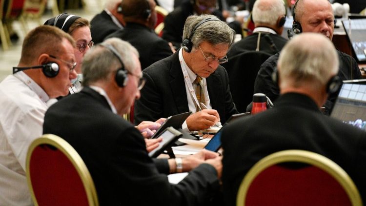 Prefekt Dikasteria pro komunikaci při jednání malých skupin