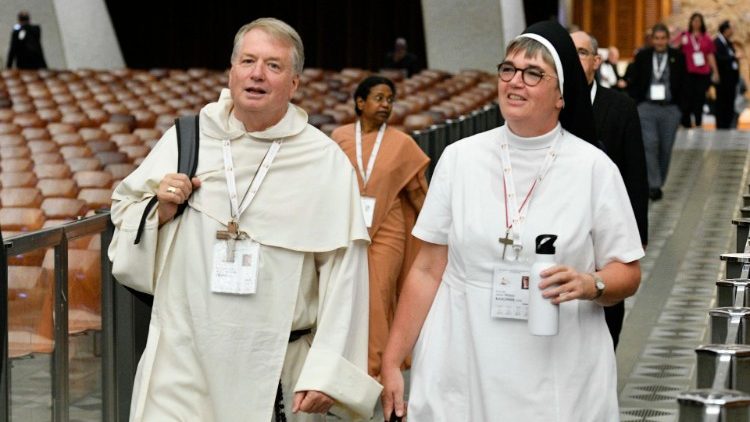 2023.10.17 Sinodo dei Vescovi - Circoli Minori