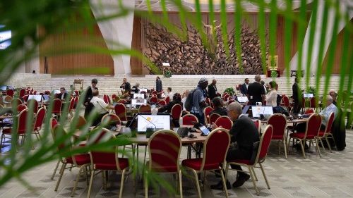 Synoden i b&ouml;n f&ouml;r migranter - Kyrkan &auml;r ett hem som tar emot alla