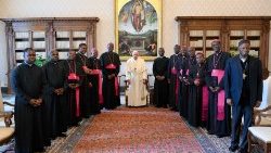 ബെനിനിലെ മെത്രാൻസമിതി ഫ്രാൻസിസ് പാപ്പായ്‌ക്കൊപ്പം - 2023-ലെ "അദ് ലിമിന" സന്ദർശനവേളയിൽനിന്നുള്ള ദൃശ്യം