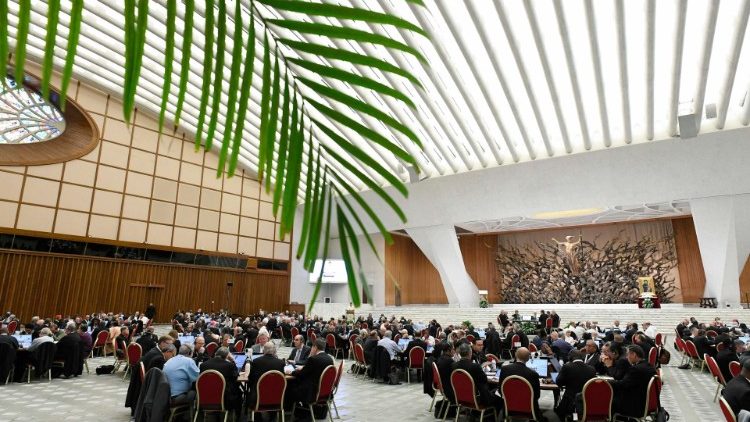 Kwa sasa Mababa wa Sinodi wanaendelea kuandika Ujumbe kwa Watu wa Mungu mara baada ya Maadhimisho ya Sinodi ya XVI ya Maaskofu katika ngazi ya Kiulimwengu. 