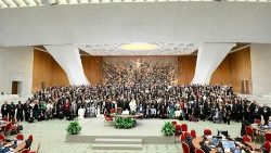 Skupna fotografija udeležencev XVI. rednega zasedanja Škofovske sinode.