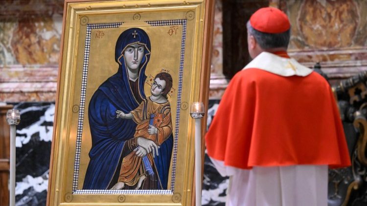 Modlitba ruženca &uacute;častn&iacute;kov synody