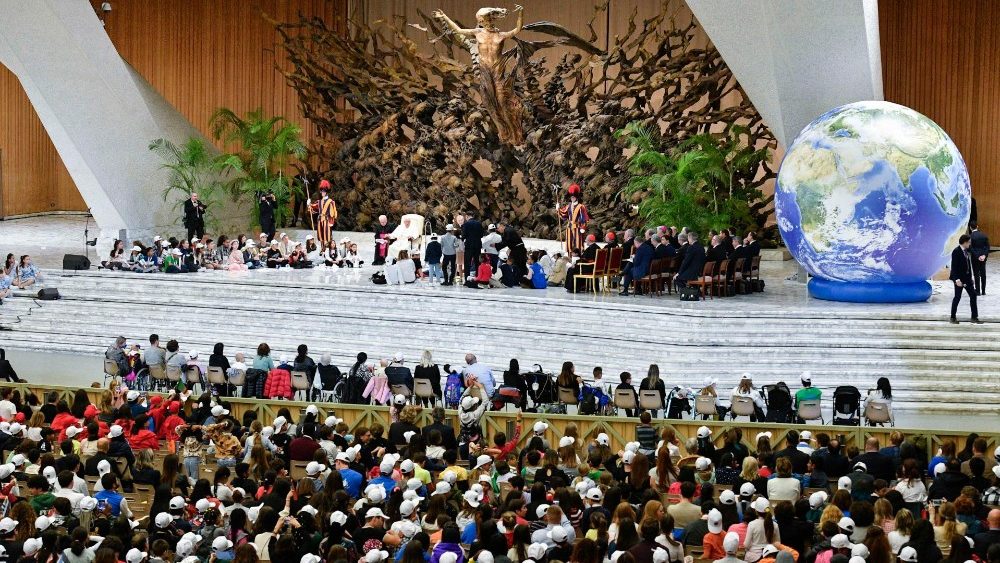 Ініцыятыва "Дзеці сустракаюць Папу"