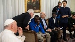 Pope Francis met with several migrants accompanied by Cardinal Michael Czerny (C), on November 17, 2023