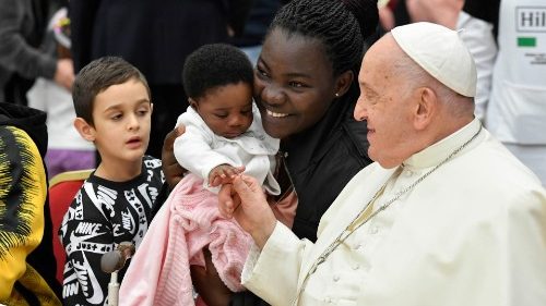Papa Francisco durante o almoço com os pobres promovido no Vaticano em 2023
