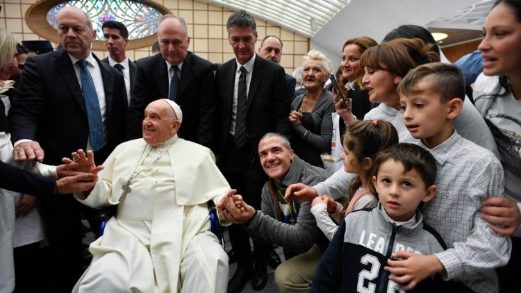 Ferenc pápa szegényekkel ebédelt (2023.11.19.)