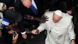 Papa Francisco durante encontro com pessoas acolhidas pela Diocese de Roma 