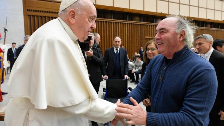 Papež a zakladatel komunity, italsk&yacute; kněz Luigi Verdi