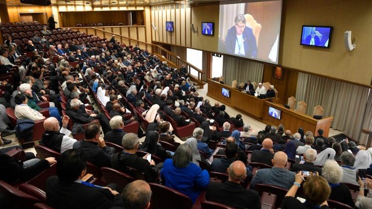 2023.11.23 Partecipanti all'Incontro promosso dall'Unione Superiori Generali e dall'Unione Internazionale Superiore Generali