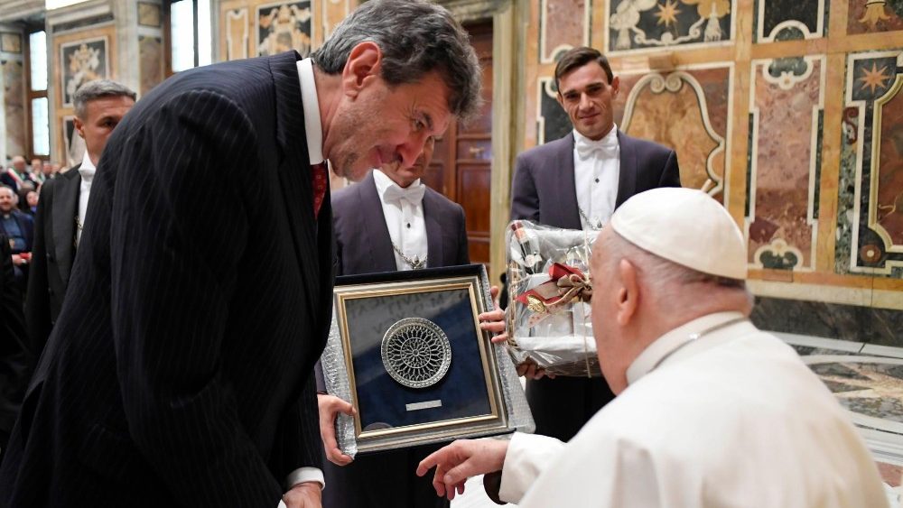 Papa com representantes das populações do centro da Itália atingidas pelo terremoto de 2016-2017 (Vatican Media)