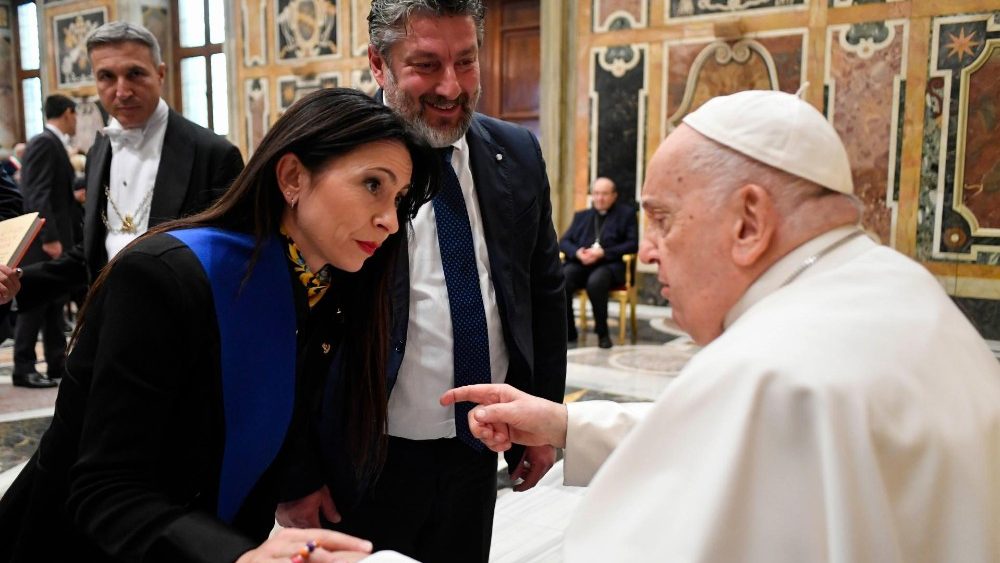 Papa com representantes das populações do centro da Itália atingidas pelo terremoto de 2016-2017 (Vatican Media)