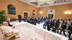Le Pape François avec les participants au séminaire sur «l'éthique dans la gestion de la santé»