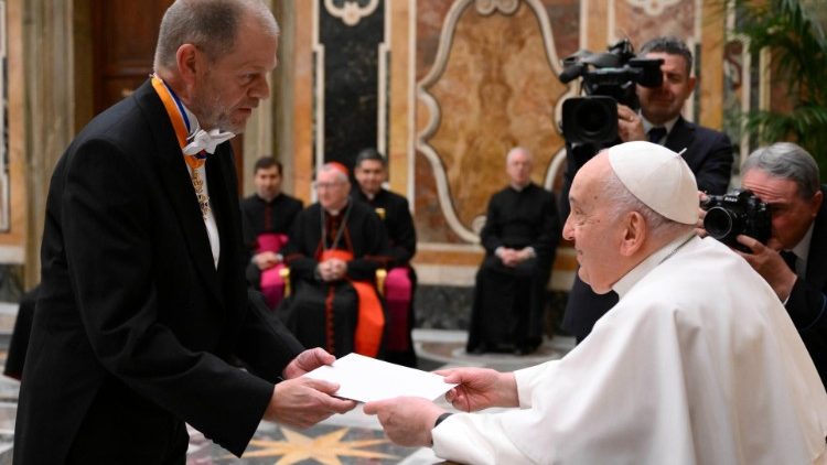 Apresentação das Credenciais dos Embaixadores do Kuwait, Nova Zelândia, Malawi, Guiné, Suécia, Argélia e Chade