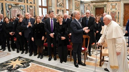 «Ce sont des visages, pas des chiffres»: le Pape  alerte les préfets italiens sur l'accueil des migrants