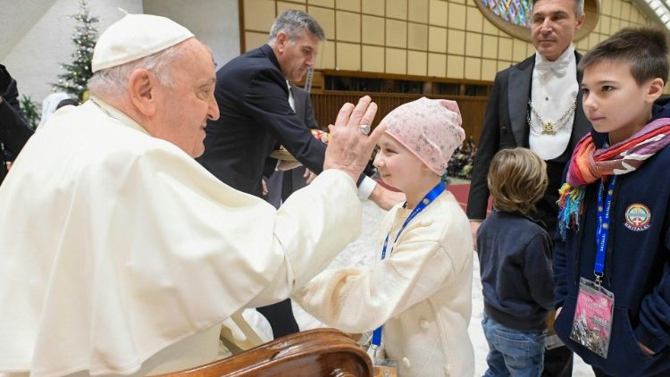 O Papa com os voluntários e enfermos da UNITALSI