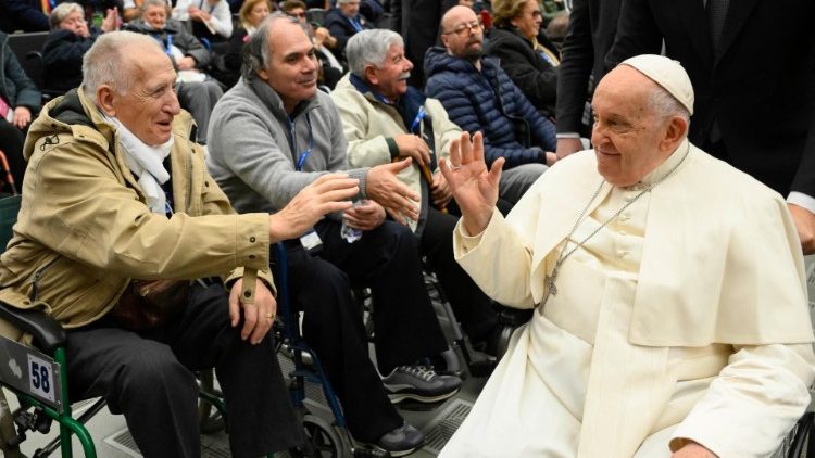O Papa Francisco com os participantes da UNITALSI