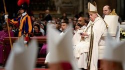 O Papa Francisco durante a missa da noite de Natal