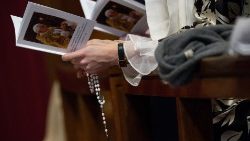 Im Vatikan wurde mit zwei Gottesdiensten an den vor drei Jahren am Silvestertag verstorbenen früheren Papst Benedikt XVI. erinnert