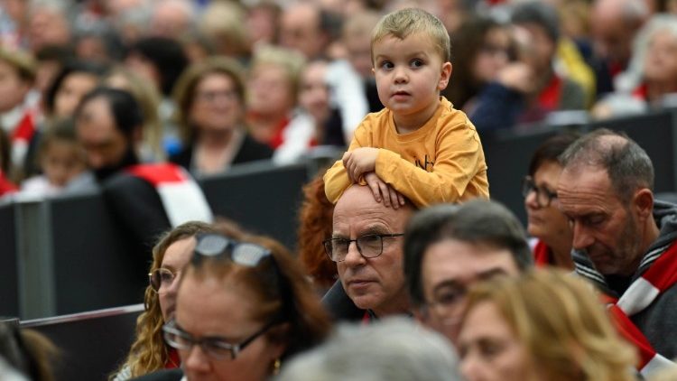 Molte le famiglie presenti in udienza